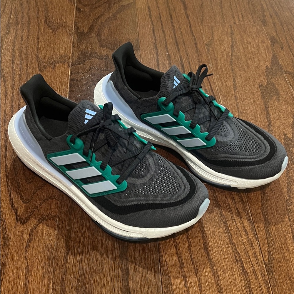 Adidas Ultraboost with Primeknit Super comfy! Mens size 9